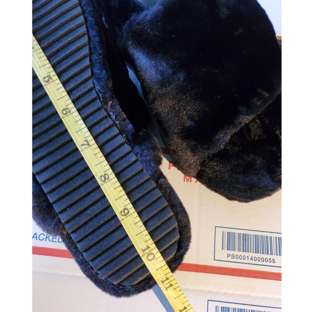 𝙇𝙖𝙨𝙩 𝙎𝙞𝙯 9 🖤Fur Love Platform Sandal -BLACK - Picture 8 of 8